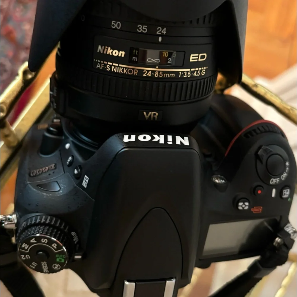 Nikon D600 camera with carrying case and original charger